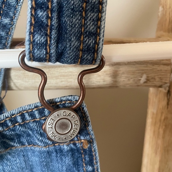Girls L Gap Distressed Denim Overalls - Picture 4 of 5